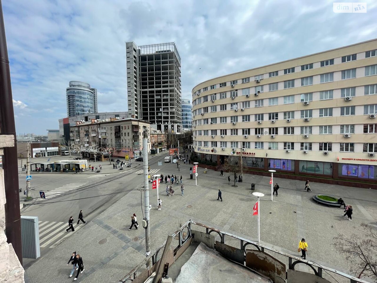 Продаж трикімнатної квартири в Дніпрі, на вул. Королеви Єлизавети ІІ 15, район Центр фото 1 Продаж трикімнатної квартири в Дніпрі, на вул. Королеви Єлизавети ІІ 15, район Центр фото 1