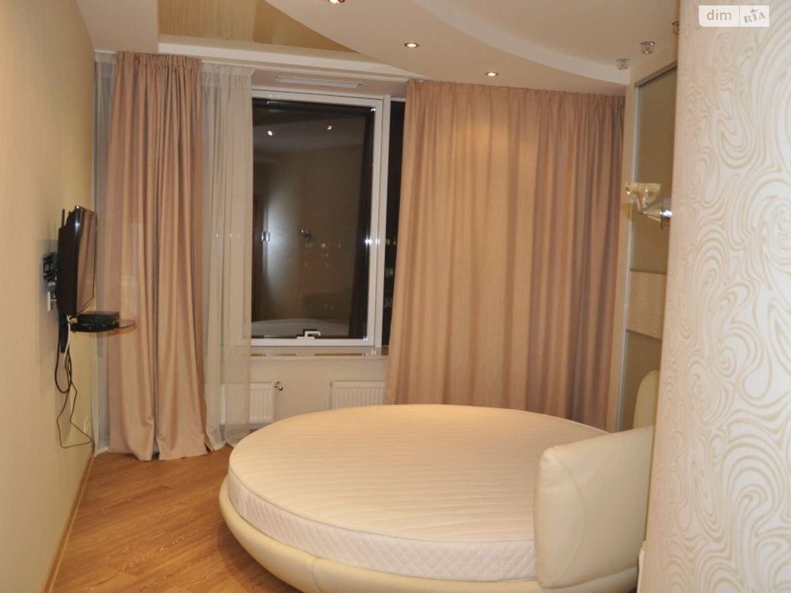 Продажа трехкомнатной квартиры в Днепре, на ул. Королевы Елизаветы II, район Центр фото 1