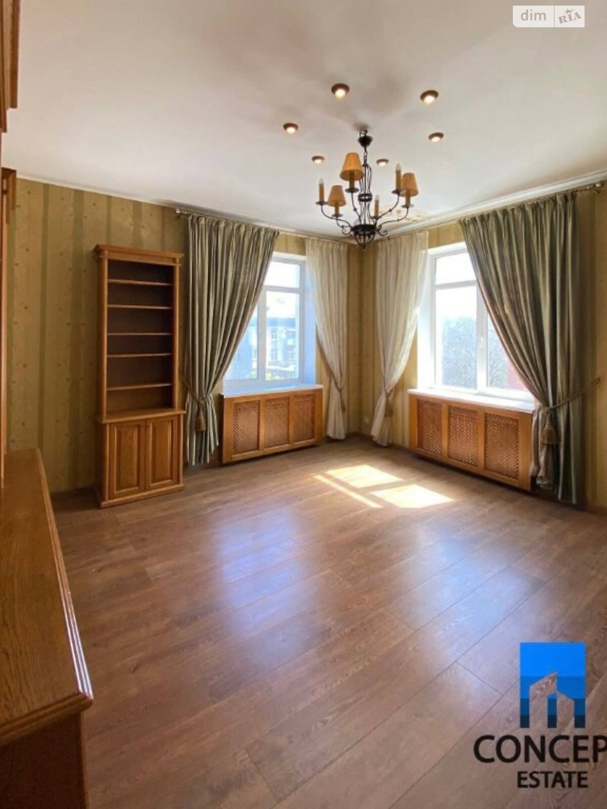 Продажа четырехкомнатной квартиры в Днепре, на пл. Соборная 7, район Центр фото 1 Продажа четырехкомнатной квартиры в Днепре, на пл. Соборная 7, район Центр фото 1