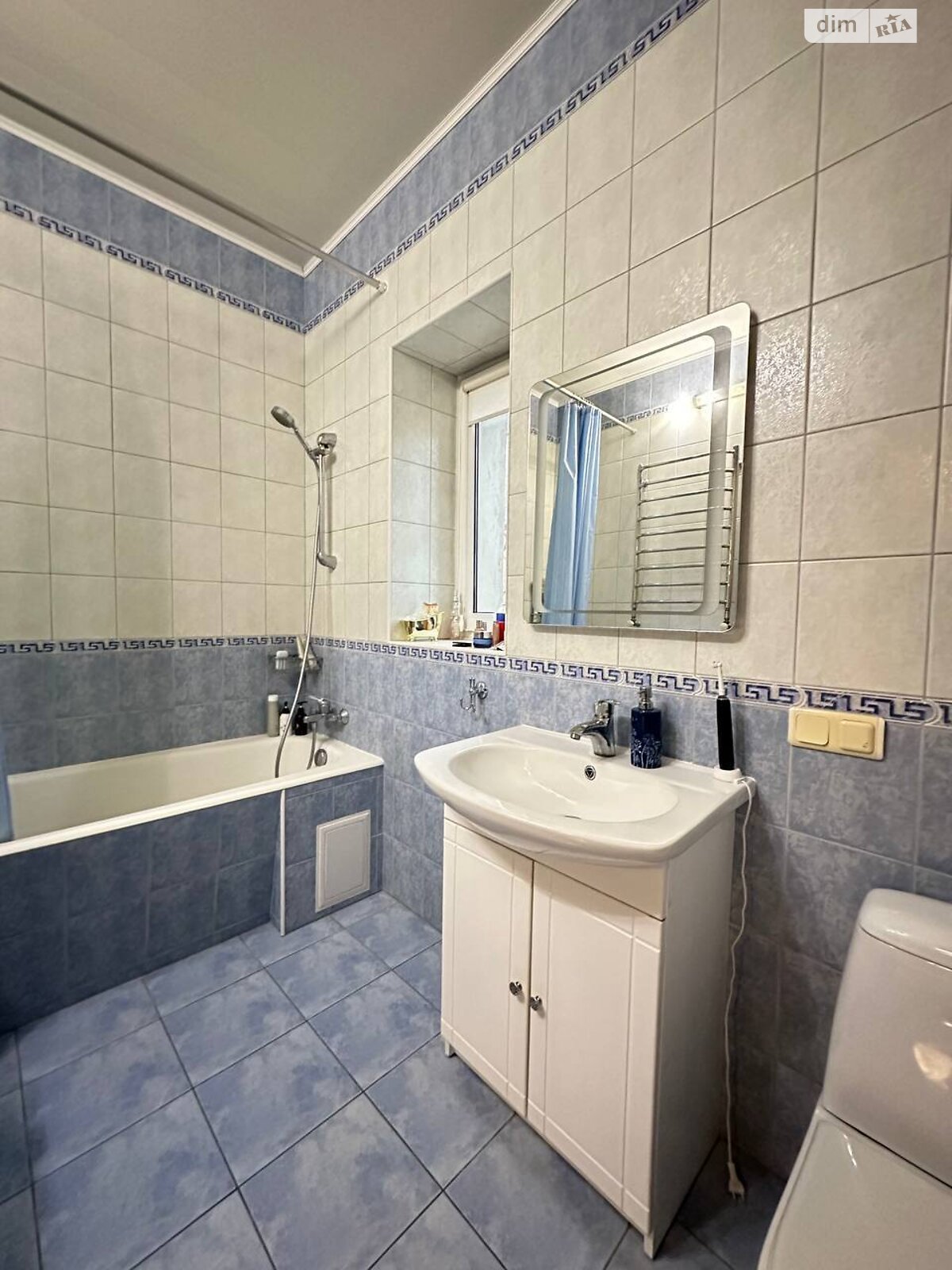 Продажа трехкомнатной квартиры в Днепре, на ул. Святослава Храброго 42, район Центр фото 1