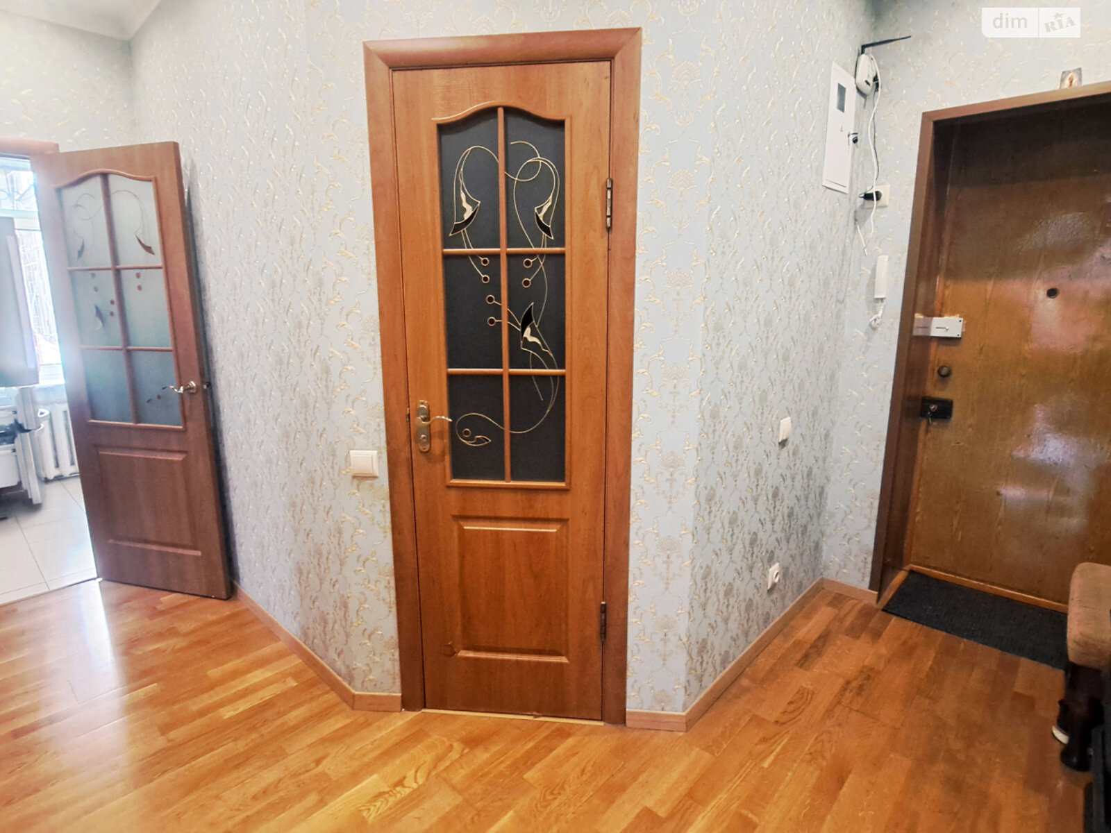 Продажа двухкомнатной квартиры в Днепре, на ул. Владимира Мономаха 10, район Центр фото 1 Продажа двухкомнатной квартиры в Днепре, на ул. Владимира Мономаха 10, район Центр фото 1