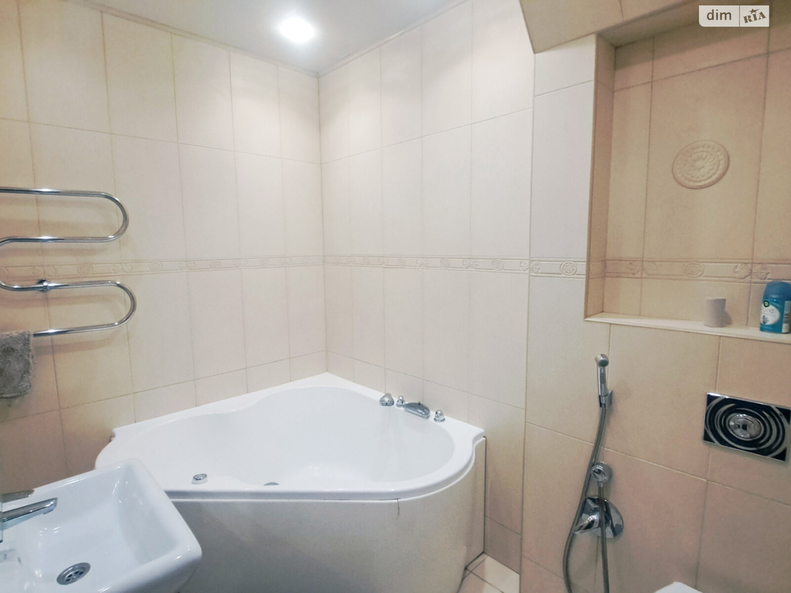 Продажа двухкомнатной квартиры в Днепре, на ул. Владимира Мономаха 10, район Центр фото 1 Продажа двухкомнатной квартиры в Днепре, на ул. Владимира Мономаха 10, район Центр фото 1