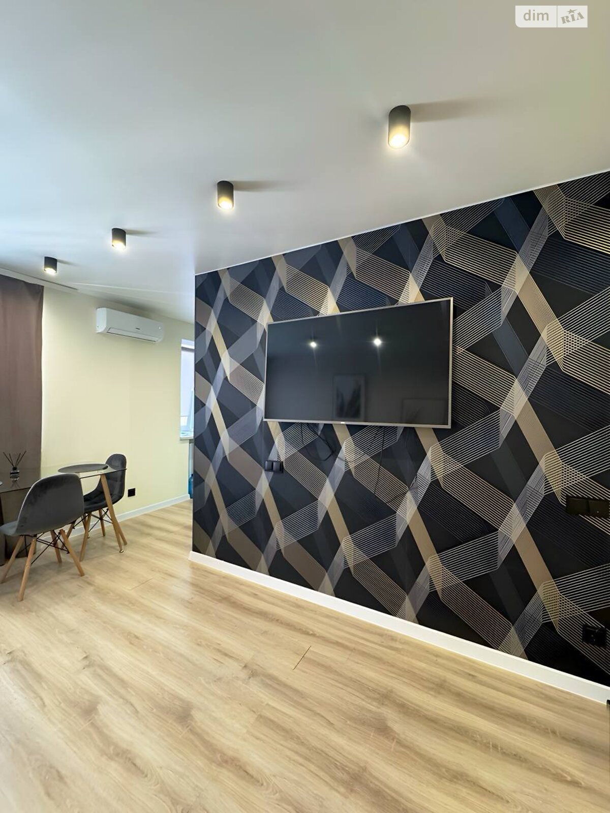 Продажа двухкомнатной квартиры в Днепре, на ул. Владимира Великого князя 12А, район Центр фото 1