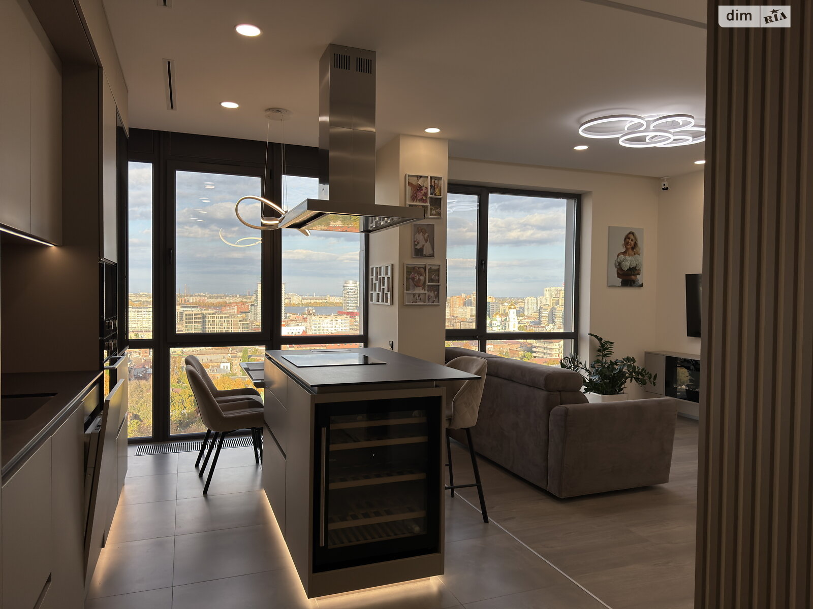 Продажа трехкомнатной квартиры в Днепре, на ул. Костомаровская 1А, район Центральный Холм фото 1