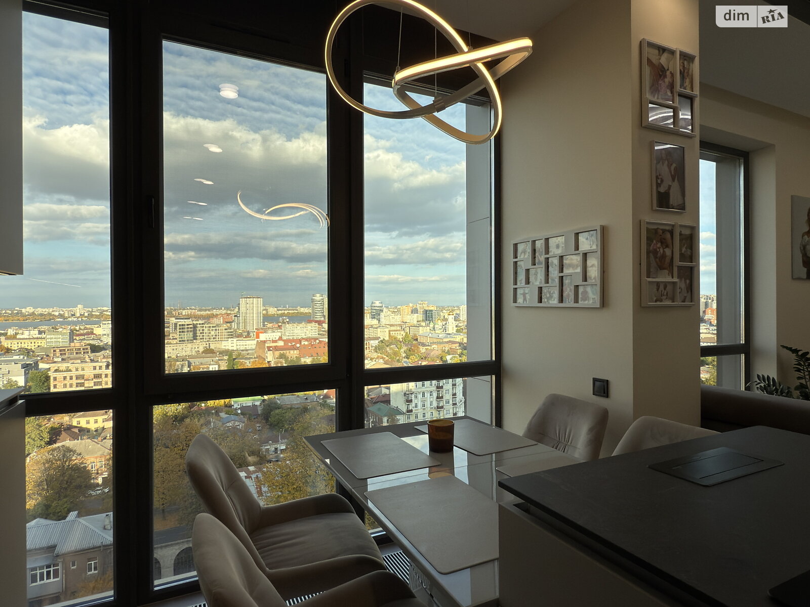 Продажа трехкомнатной квартиры в Днепре, на ул. Костомаровская 1А, район Центральный Холм фото 1