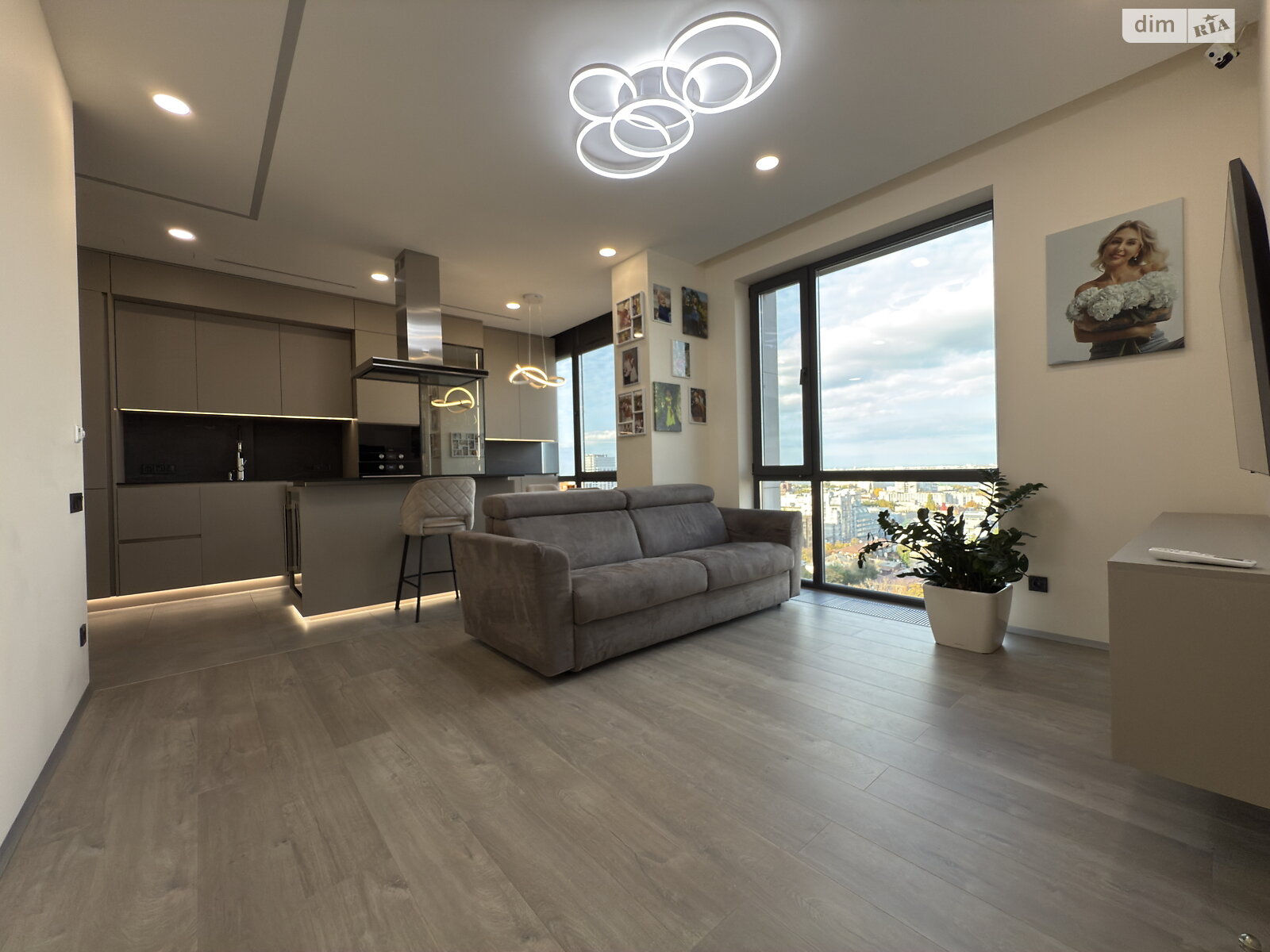 Продажа трехкомнатной квартиры в Днепре, на ул. Костомаровская 1А, район Центральный Холм фото 1