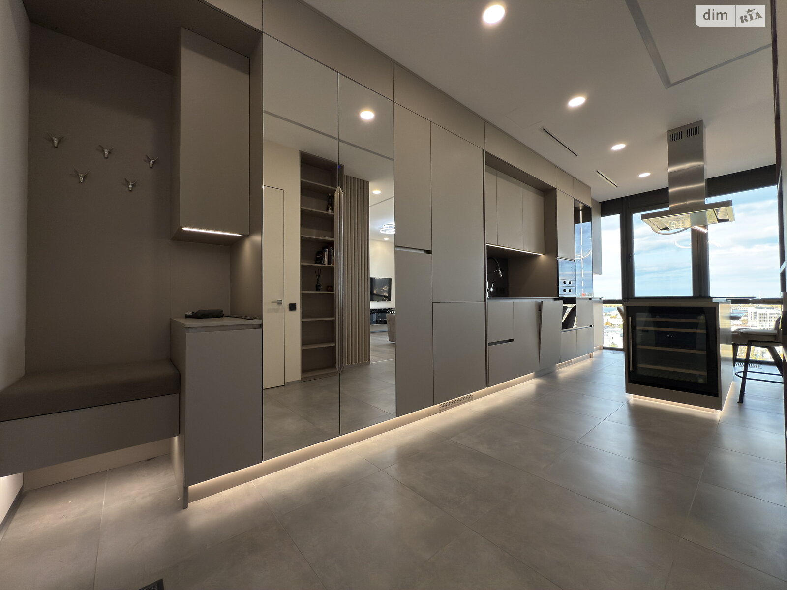 Продажа трехкомнатной квартиры в Днепре, на ул. Костомаровская 1А, район Центральный Холм фото 1