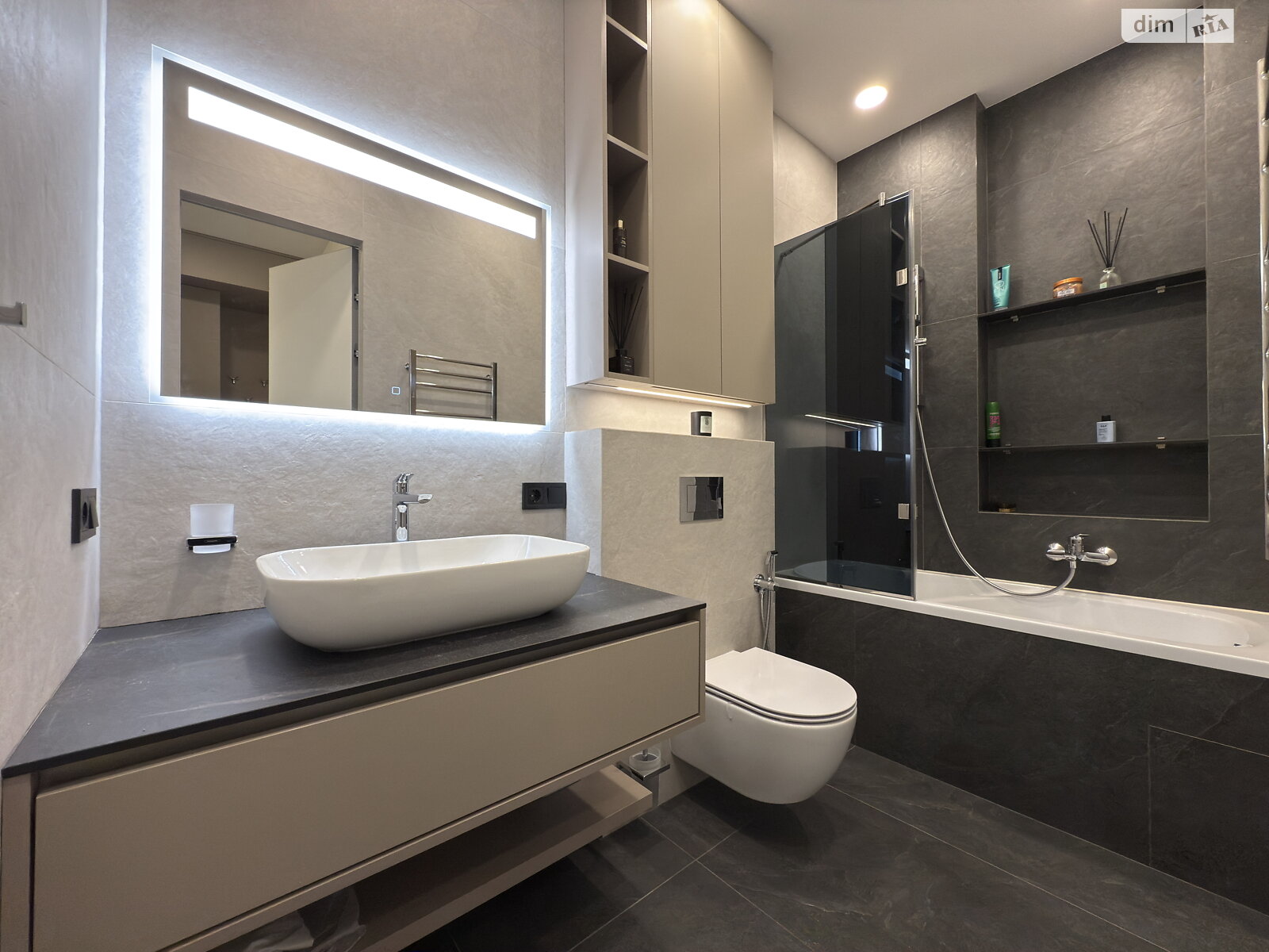 Продажа трехкомнатной квартиры в Днепре, на ул. Костомаровская 1А, район Центральный Холм фото 1