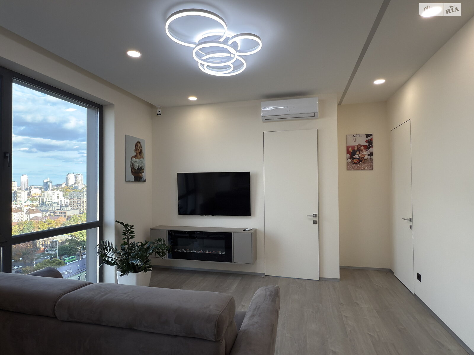 Продажа трехкомнатной квартиры в Днепре, на ул. Костомаровская 1А, район Центральный Холм фото 1