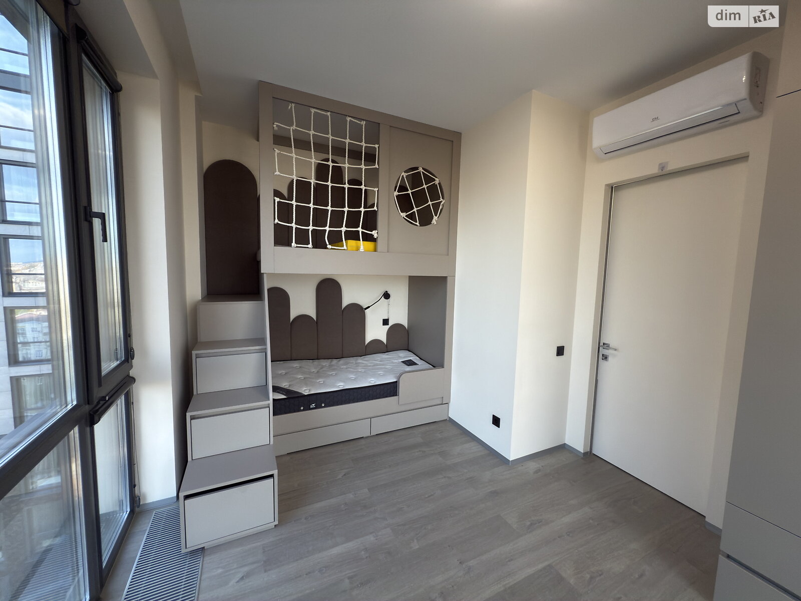 Продажа трехкомнатной квартиры в Днепре, на ул. Костомаровская 1А, район Центральный Холм фото 1