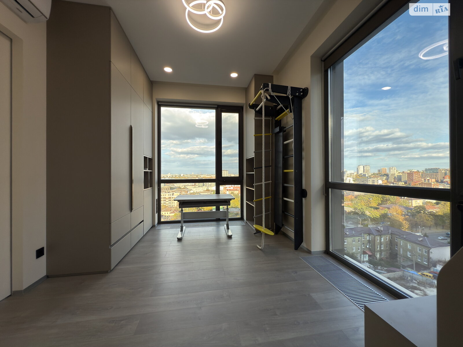 Продажа трехкомнатной квартиры в Днепре, на ул. Костомаровская 1А, район Центральный Холм фото 1