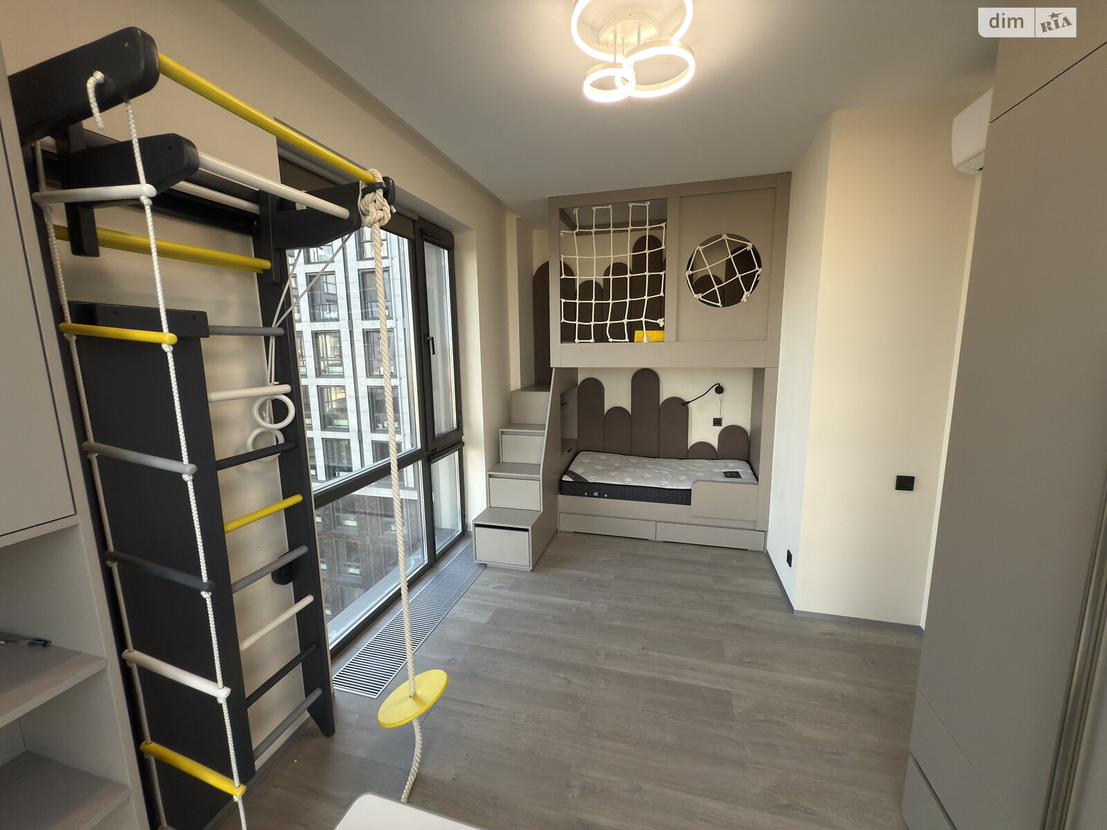 Продажа трехкомнатной квартиры в Днепре, на ул. Костомаровская 1А, район Центральный Холм фото 1