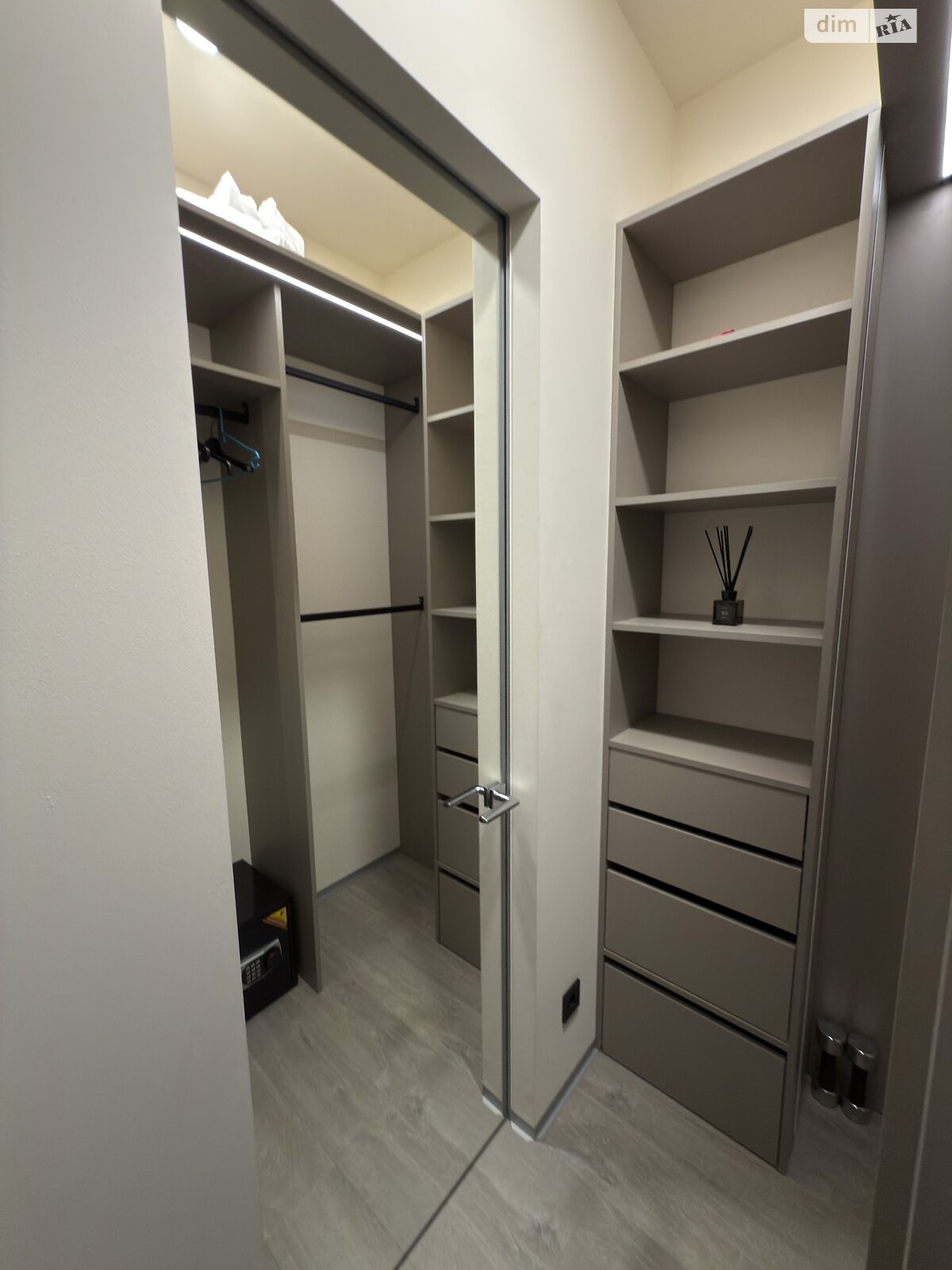 Продажа трехкомнатной квартиры в Днепре, на ул. Костомаровская 1А, район Центральный Холм фото 1