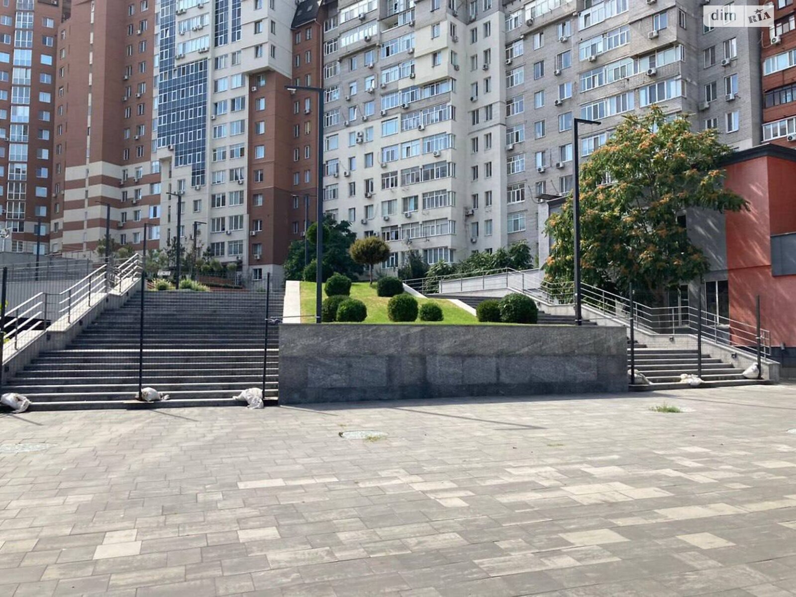 Продажа трехкомнатной квартиры в Днепре, на просп. Леси Украинки 13, район Центральный фото 1 Продажа трехкомнатной квартиры в Днепре, на просп. Леси Украинки 13, район Центральный фото 1