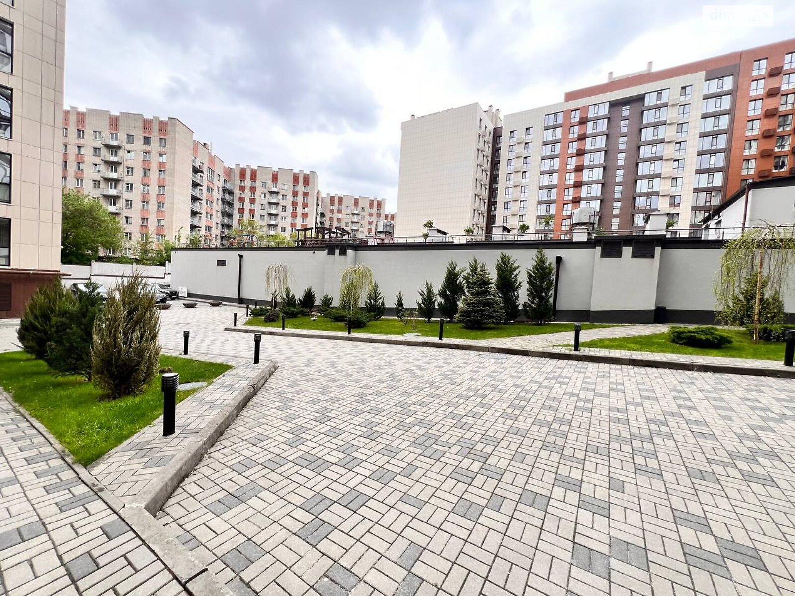 Продажа трехкомнатной квартиры в Днепре, на ул. Левка Лукьяненко 24, район Центральный фото 1