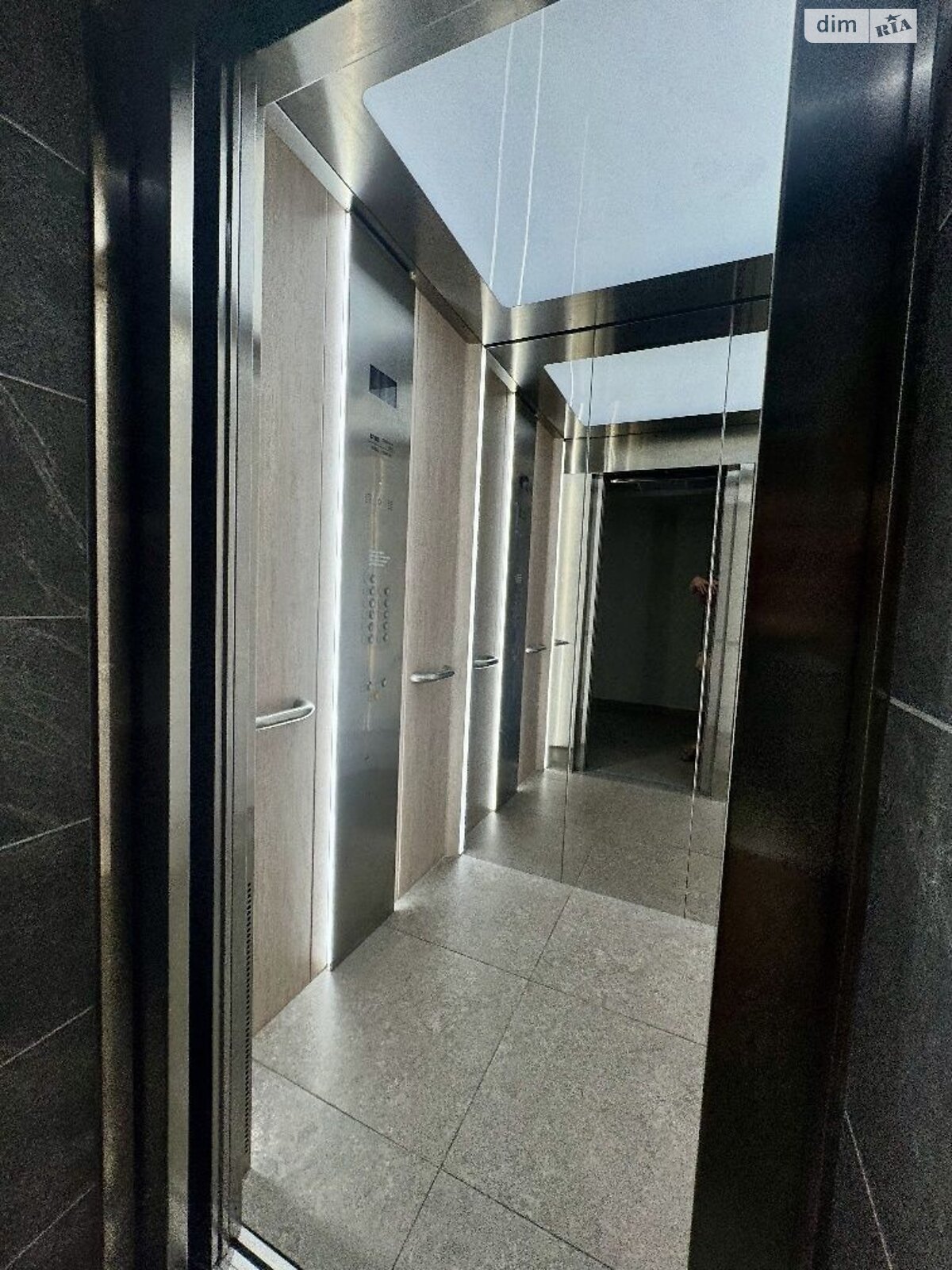 Продаж трикімнатної квартири в Дніпрі, на вул. Троїцька 5, район Центральний фото 1 Продаж трикімнатної квартири в Дніпрі, на вул. Троїцька 5, район Центральний фото 1