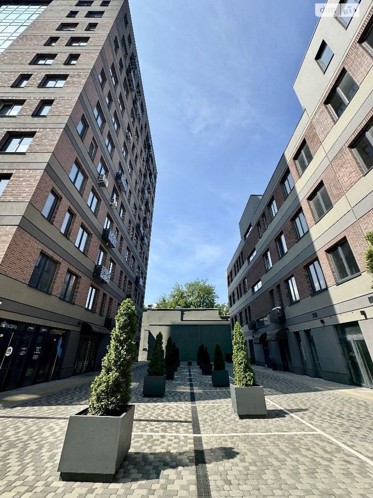 Продаж трикімнатної квартири в Дніпрі, на вул. Троїцька 5, район Центральний фото 1 Продаж трикімнатної квартири в Дніпрі, на вул. Троїцька 5, район Центральний фото 1