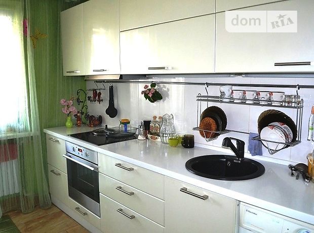 Продажа трехкомнатной квартиры в Донецке на фото 1 Продажа трехкомнатной квартиры в Донецке на фото 1