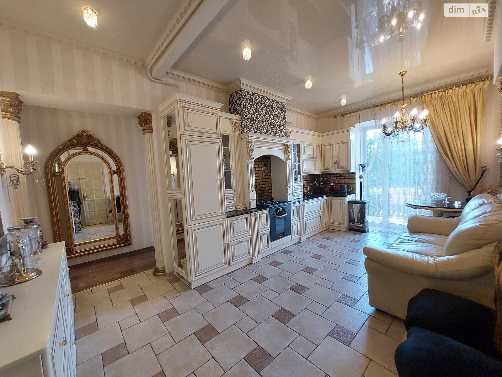 Продажа двухкомнатной квартиры в Дрогобыче, на ул. Адама Мицкевича, район Дрогобыч фото 1 Продажа двухкомнатной квартиры в Дрогобыче, на ул. Адама Мицкевича, район Дрогобыч фото 1