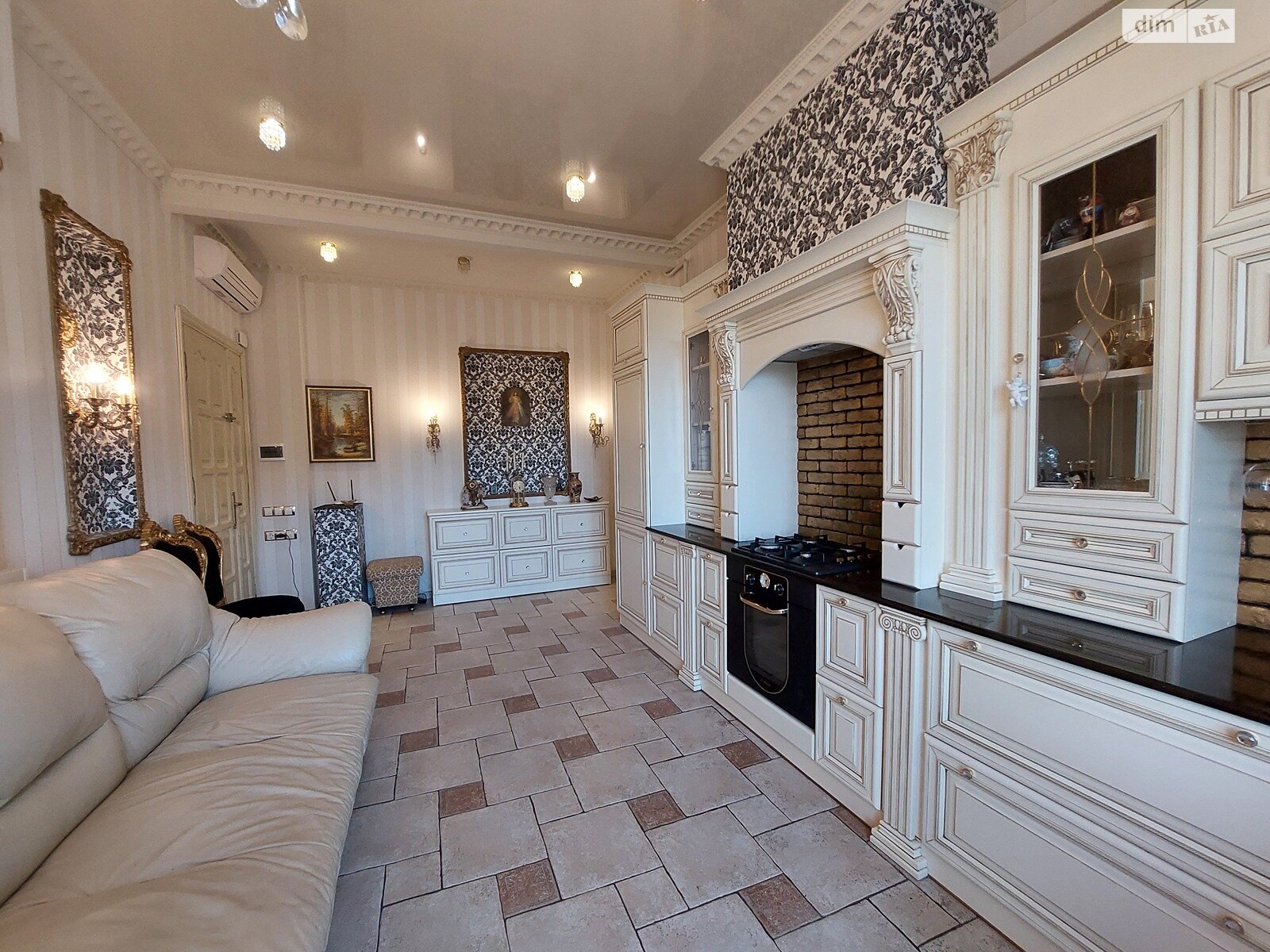 Продажа двухкомнатной квартиры в Дрогобыче, на ул. Адама Мицкевича, район Дрогобыч фото 1 Продажа двухкомнатной квартиры в Дрогобыче, на ул. Адама Мицкевича, район Дрогобыч фото 1