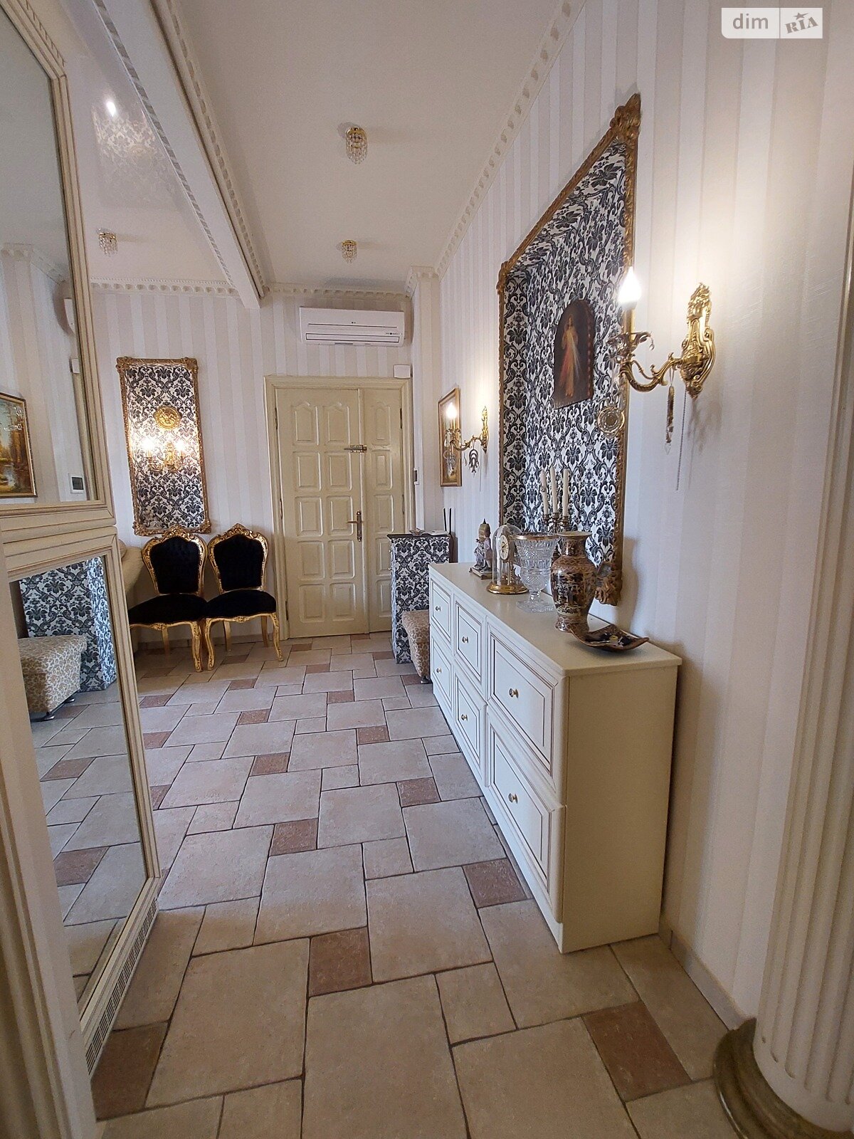 Продажа двухкомнатной квартиры в Дрогобыче, на ул. Адама Мицкевича, район Дрогобыч фото 1 Продажа двухкомнатной квартиры в Дрогобыче, на ул. Адама Мицкевича, район Дрогобыч фото 1