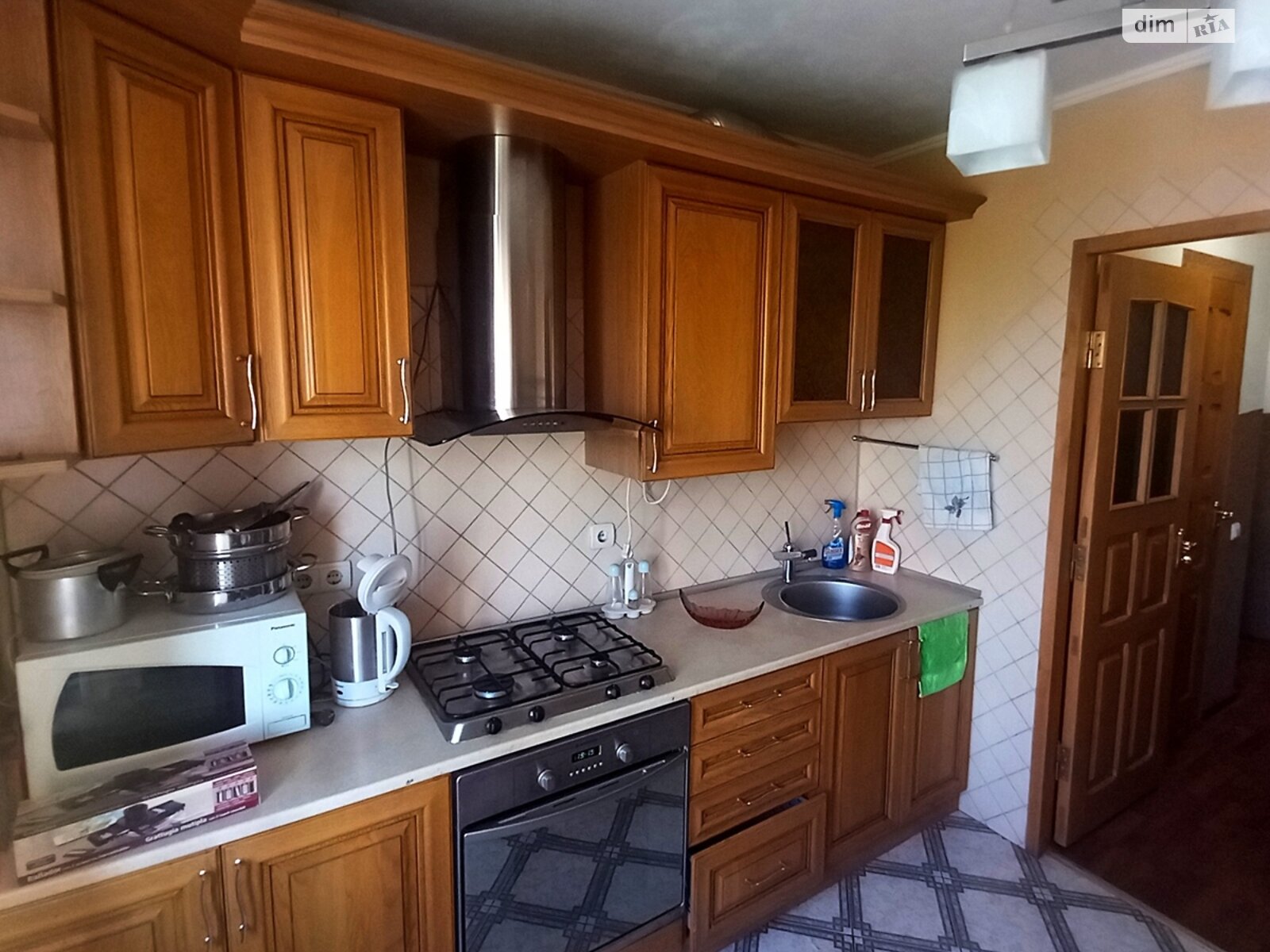 Продажа трехкомнатной квартиры в Дрогобыче, на ул. Коновальца, район Дрогобыч фото 1 Продажа трехкомнатной квартиры в Дрогобыче, на ул. Коновальца, район Дрогобыч фото 1