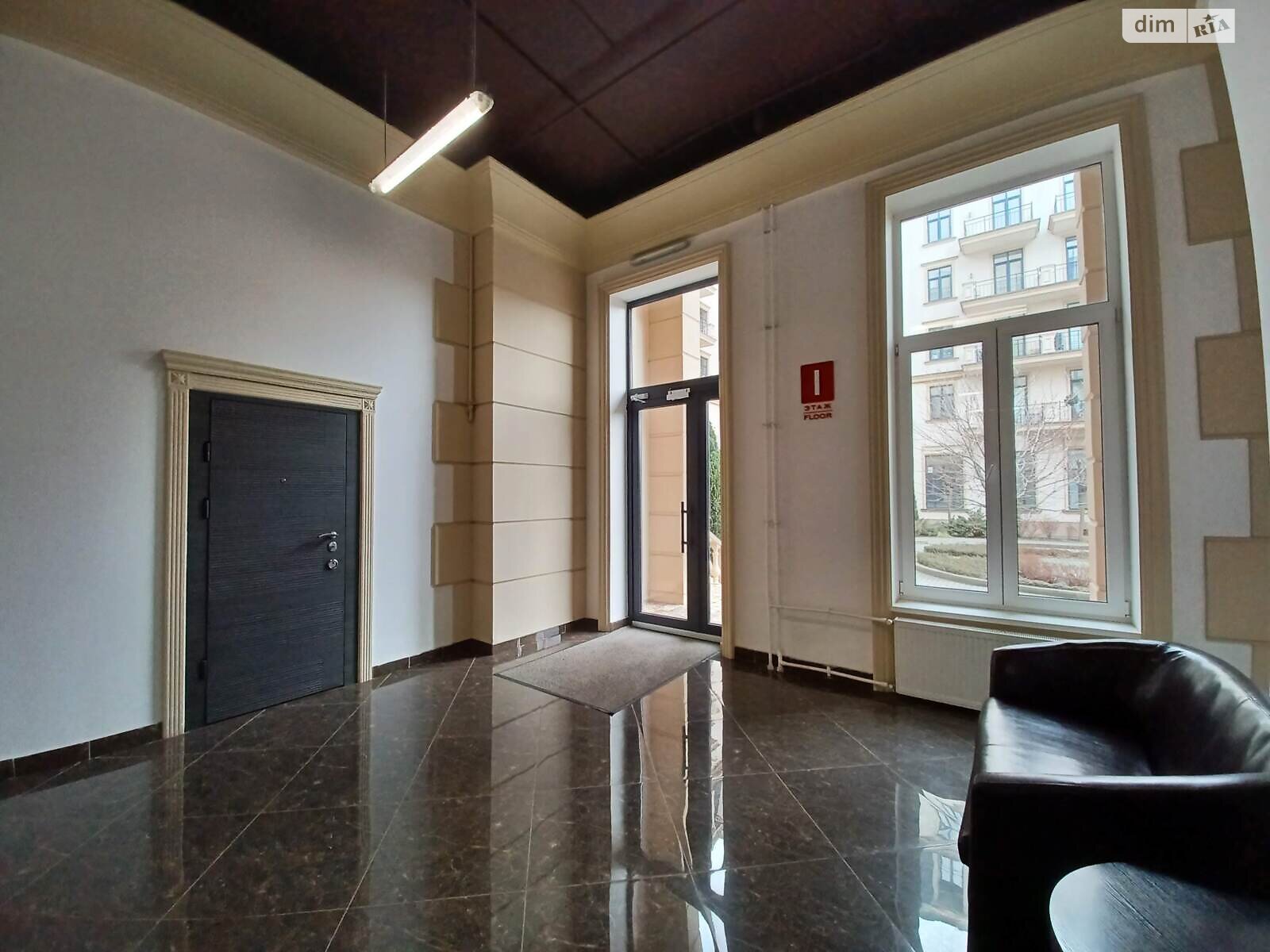 Продажа трехкомнатной квартиры в Фонтанке, на ул. Греческая 2, фото 1 Продажа трехкомнатной квартиры в Фонтанке, на ул. Греческая 2, фото 1