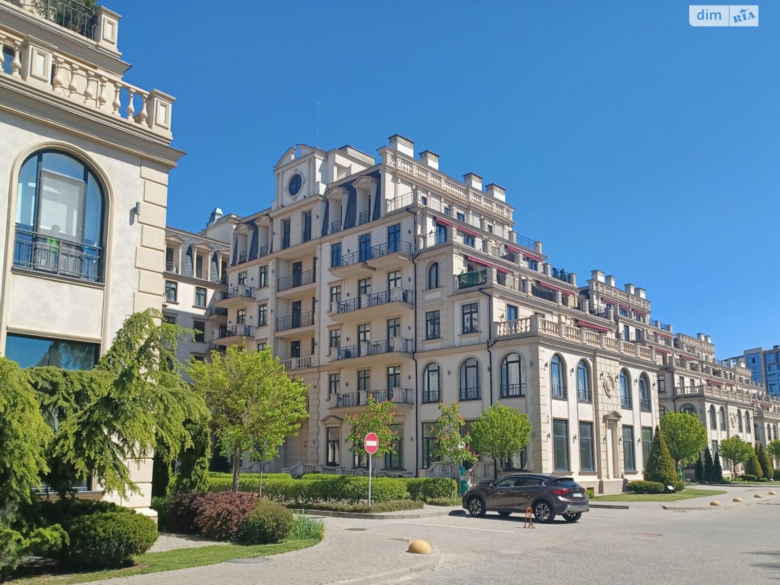 Продажа трехкомнатной квартиры в Фонтанке, на ул. Греческая 2, фото 1 Продажа трехкомнатной квартиры в Фонтанке, на ул. Греческая 2, фото 1