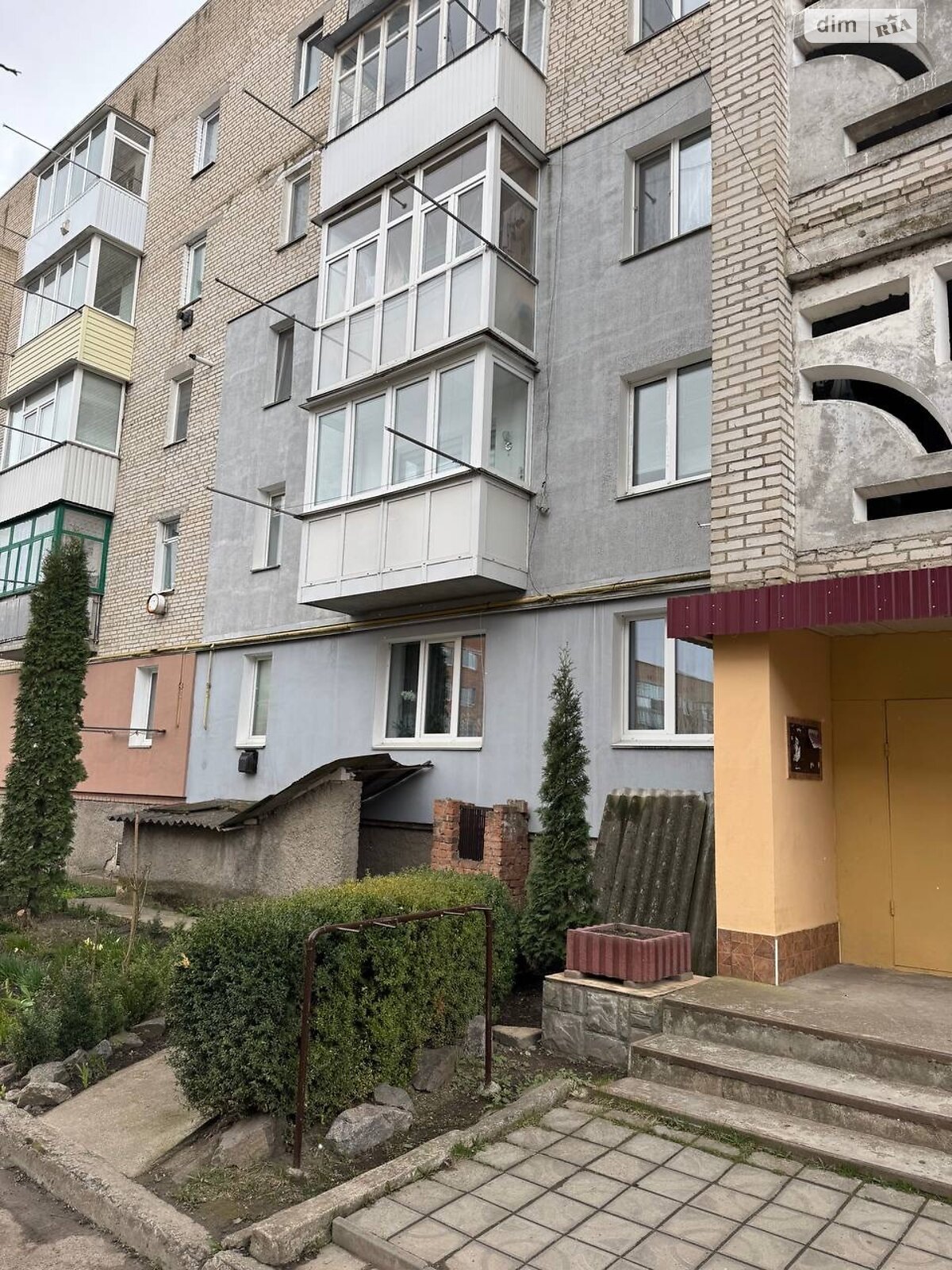 Продаж трикімнатної квартири в Гнівані, на вул. Юності 23, кв. 19, фото 1 Продаж трикімнатної квартири в Гнівані, на вул. Юності 23, кв. 19, фото 1
