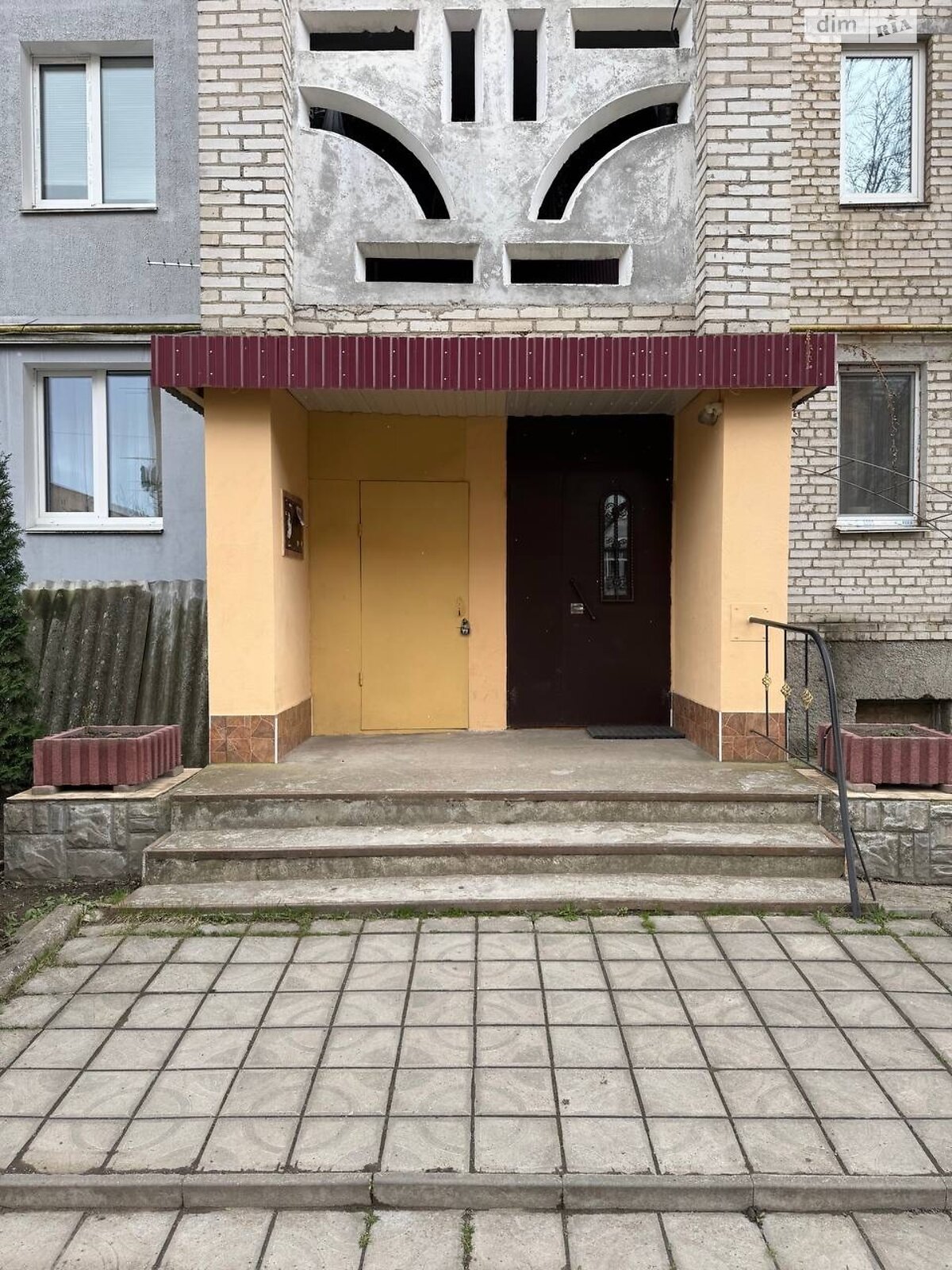 Продаж трикімнатної квартири в Гнівані, на вул. Юності 23, кв. 19, фото 1 Продаж трикімнатної квартири в Гнівані, на вул. Юності 23, кв. 19, фото 1