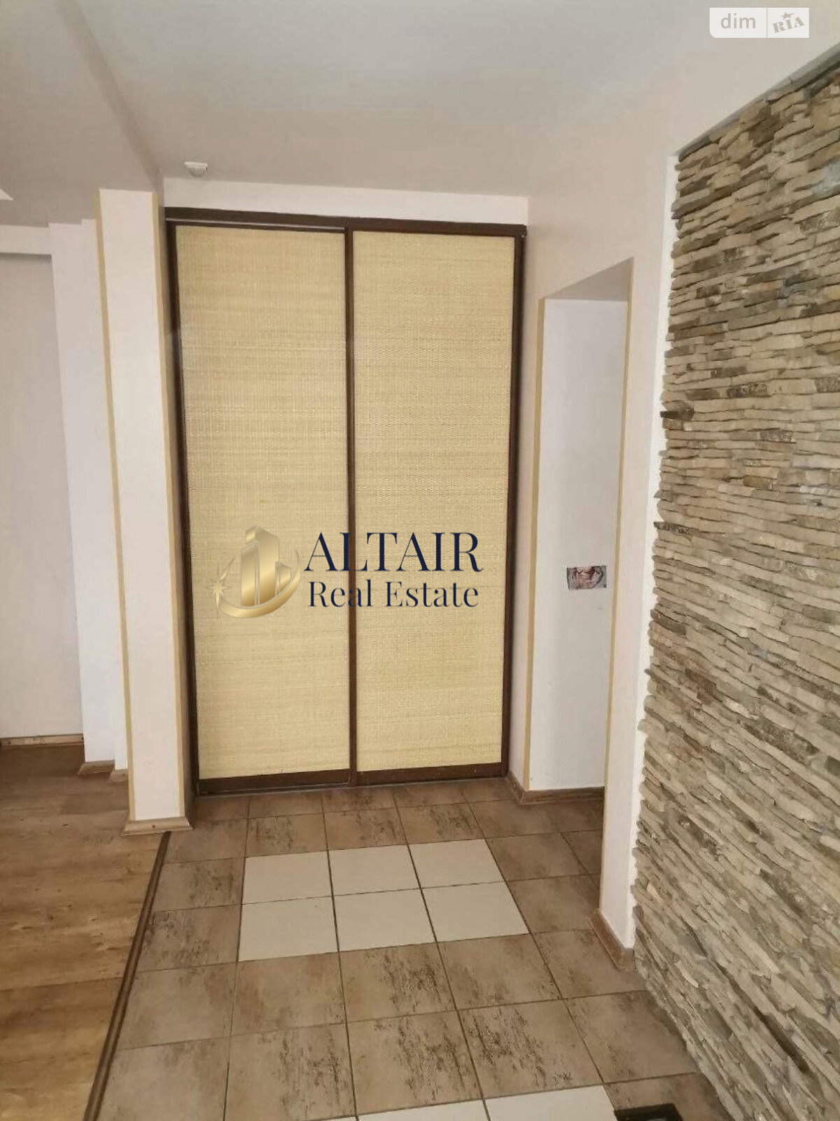Продажа трехкомнатной квартиры в Харькове, на ул. 23-го Августа 48, район 1-ый микрорайон фото 1 Продажа трехкомнатной квартиры в Харькове, на ул. 23-го Августа 48, район 1-ый микрорайон фото 1