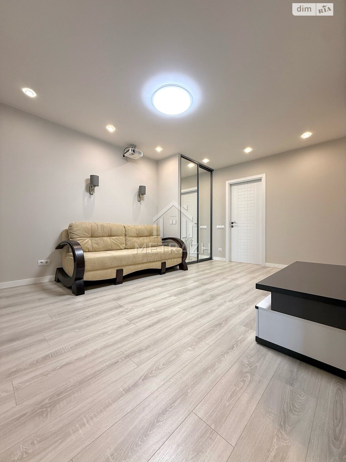 Продажа двухкомнатной квартиры в Харькове, на ул. 23-го Августа 62, район 1-ый микрорайон фото 1