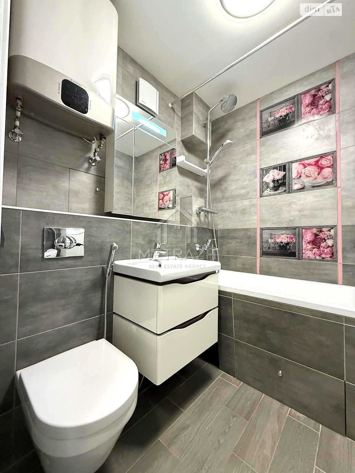 Продажа двухкомнатной квартиры в Харькове, на ул. 23-го Августа 62, район 1-ый микрорайон фото 1