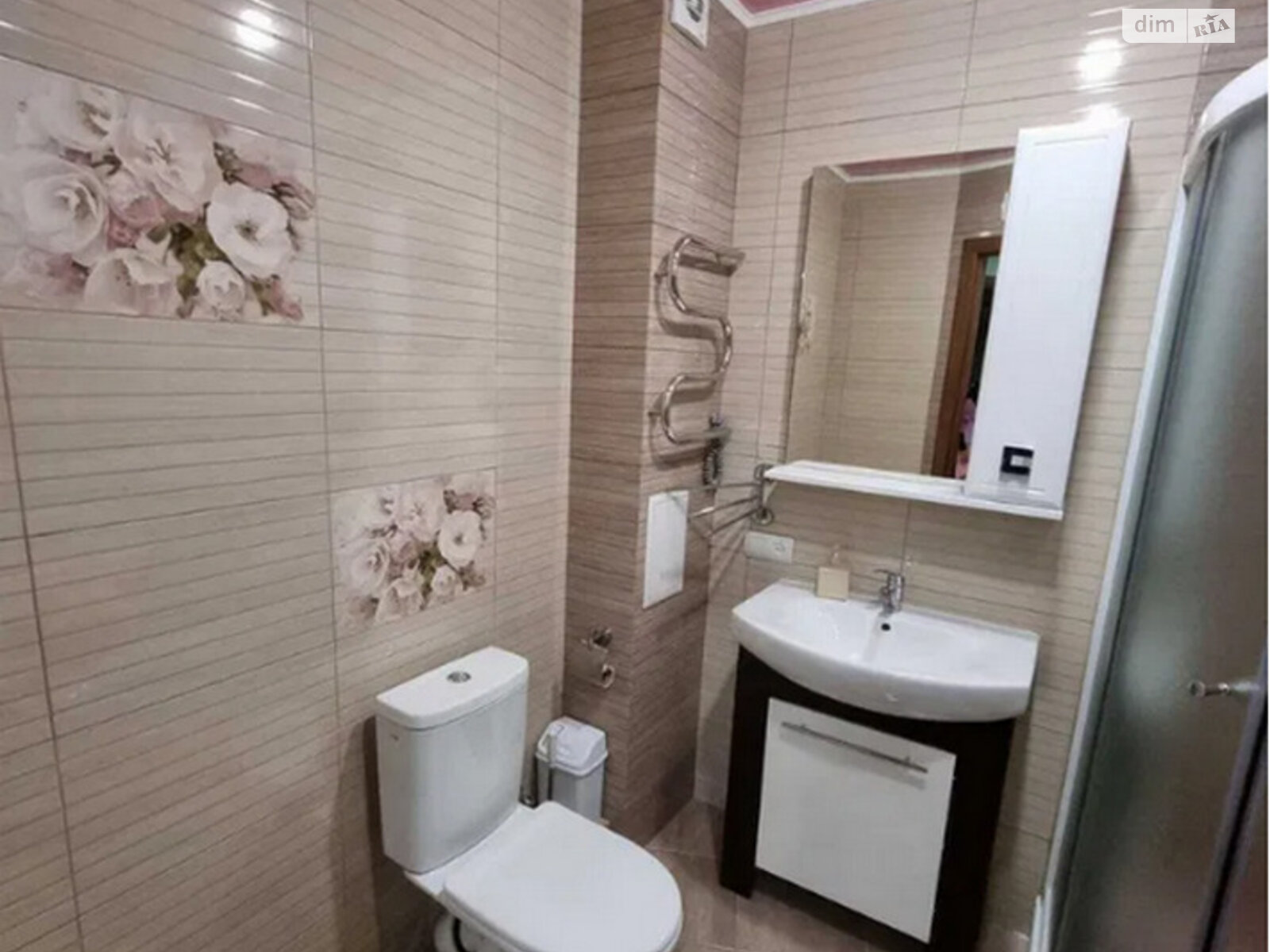 Продаж трикімнатної квартири в Харкові, на вул. Вартових Неба 52, район 1-ий мікрорайон фото 1