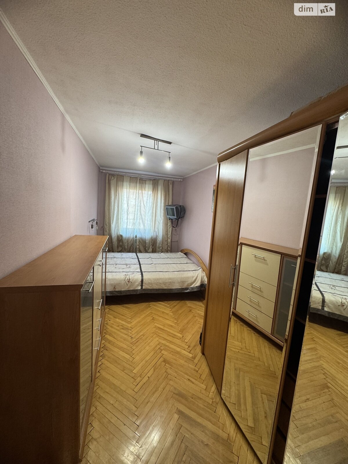 Продажа трехкомнатной квартиры в Харькове, на ул. Защитников Неба 52, район 1-ый микрорайон фото 1