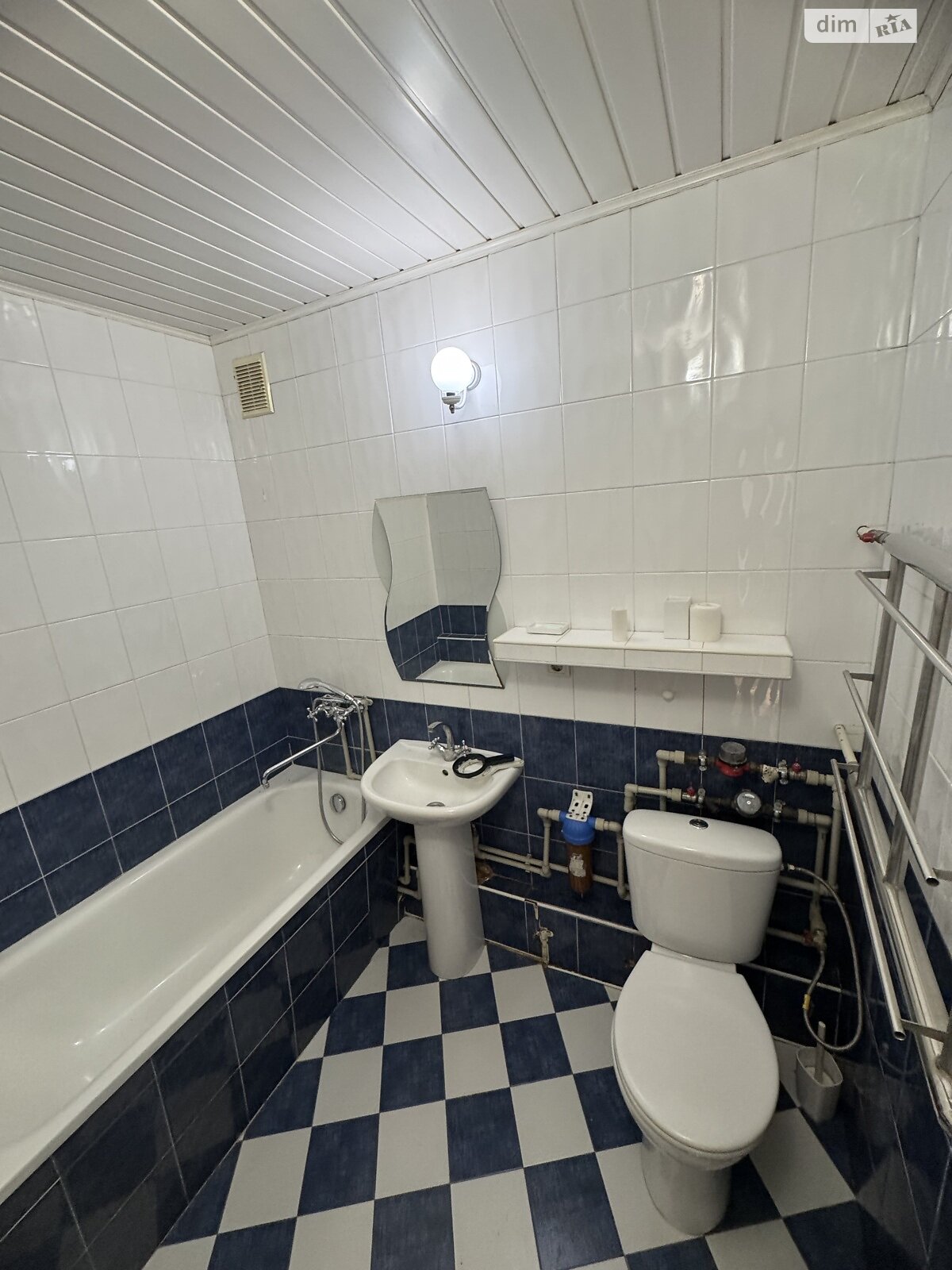 Продажа трехкомнатной квартиры в Харькове, на ул. Защитников Неба 52, район 1-ый микрорайон фото 1