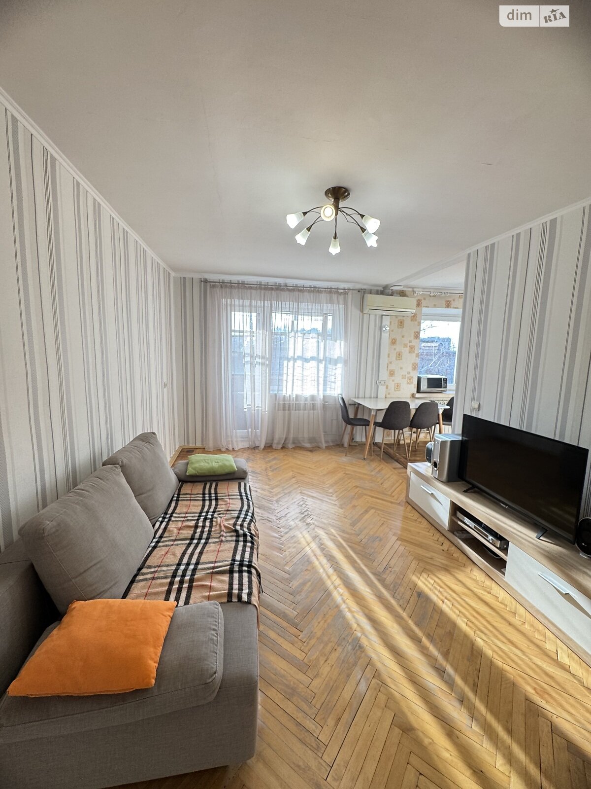 Продажа трехкомнатной квартиры в Харькове, на ул. Защитников Неба 52, район 1-ый микрорайон фото 1