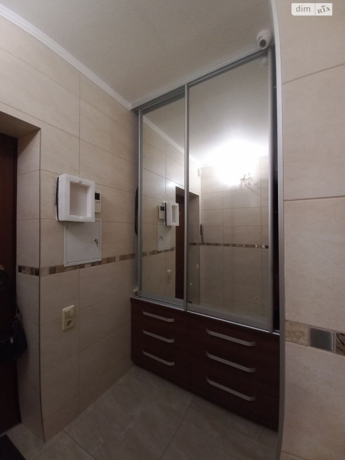 Продажа трехкомнатной квартиры в Харькове, на просп. Науки 31В, район 2-ой микрорайон фото 1