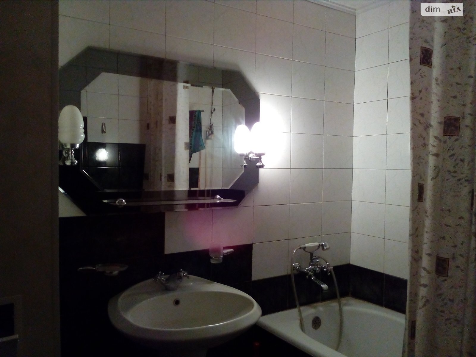 Продажа двухкомнатной квартиры в Харькове, на ул. Энвера Ахсарова 20, район 335-ый микрорайон фото 1 Продажа двухкомнатной квартиры в Харькове, на ул. Энвера Ахсарова 20, район 335-ый микрорайон фото 1