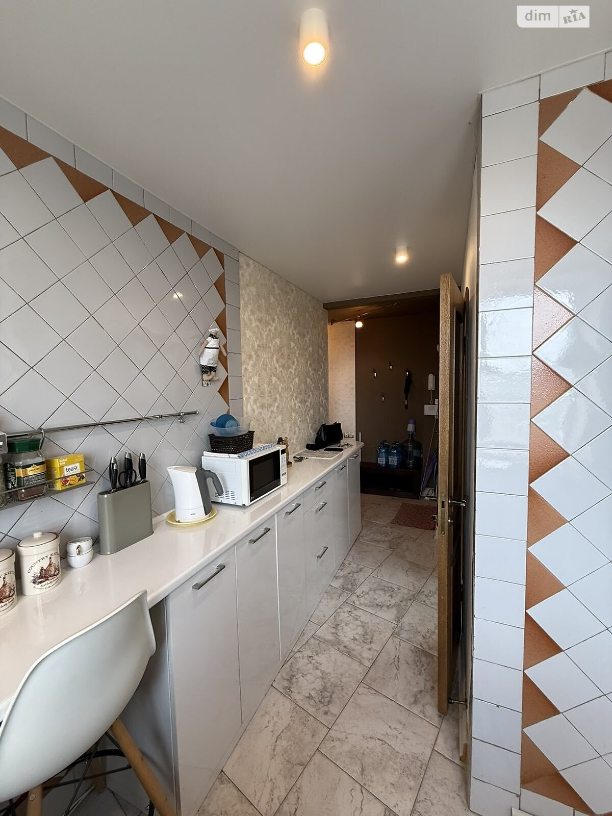 Продажа трехкомнатной квартиры в Харькове, на ул. Энвера Ахсарова 17, район 337-ой микрорайон фото 1 Продажа трехкомнатной квартиры в Харькове, на ул. Энвера Ахсарова 17, район 337-ой микрорайон фото 1