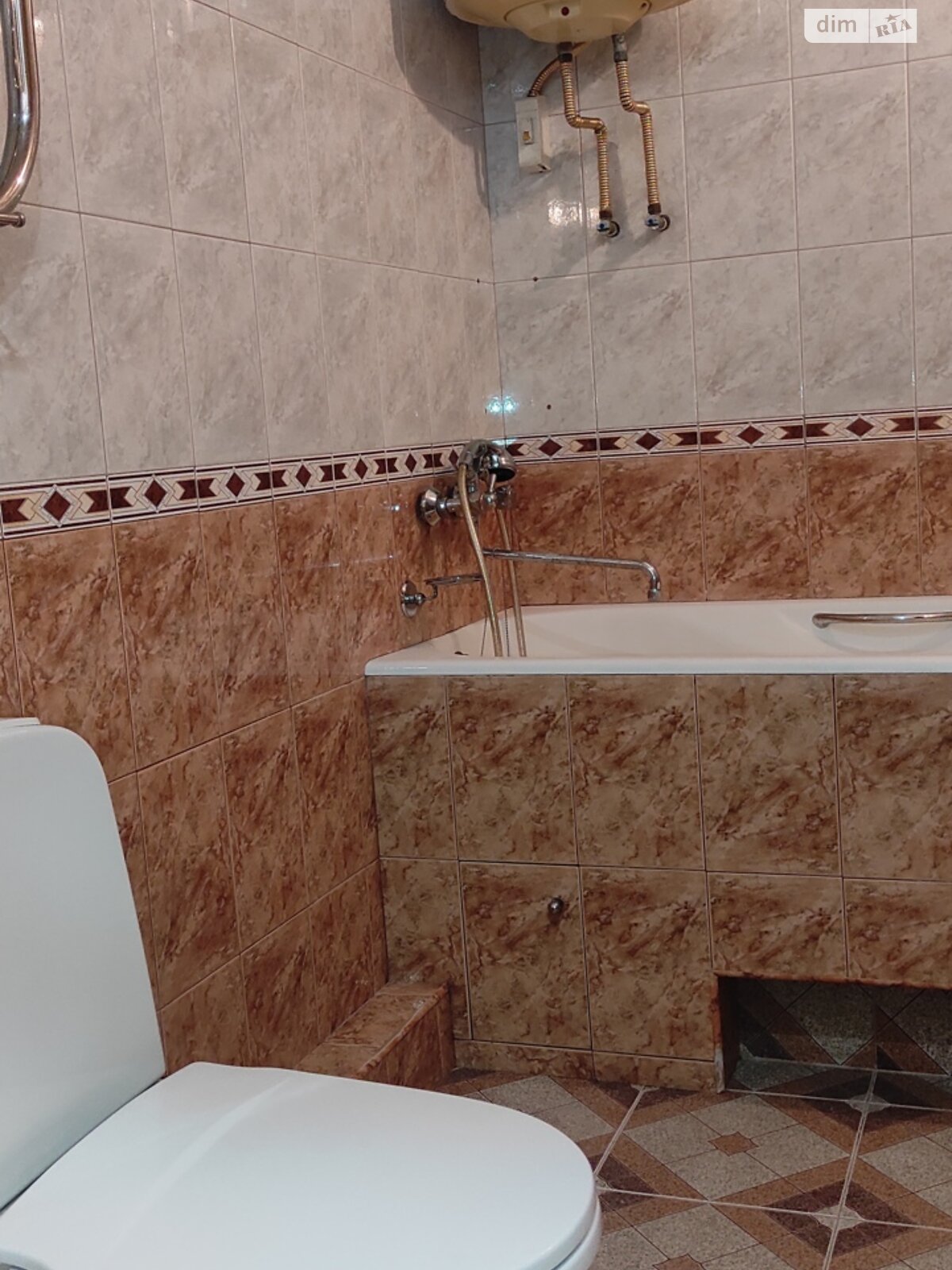 Продажа трехкомнатной квартиры в Харькове, на ул. 23-го Августа, кв. 63, район 5-ый микрорайон фото 1