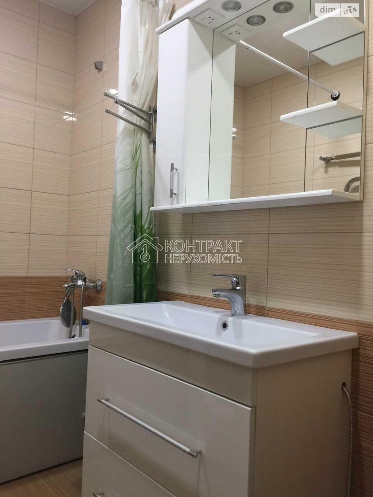 Продаж трикімнатної квартири в Харкові, на вул. Космонавтів 5А, район Шевченківський фото 1 Продаж трикімнатної квартири в Харкові, на вул. Космонавтів 5А, район Шевченківський фото 1