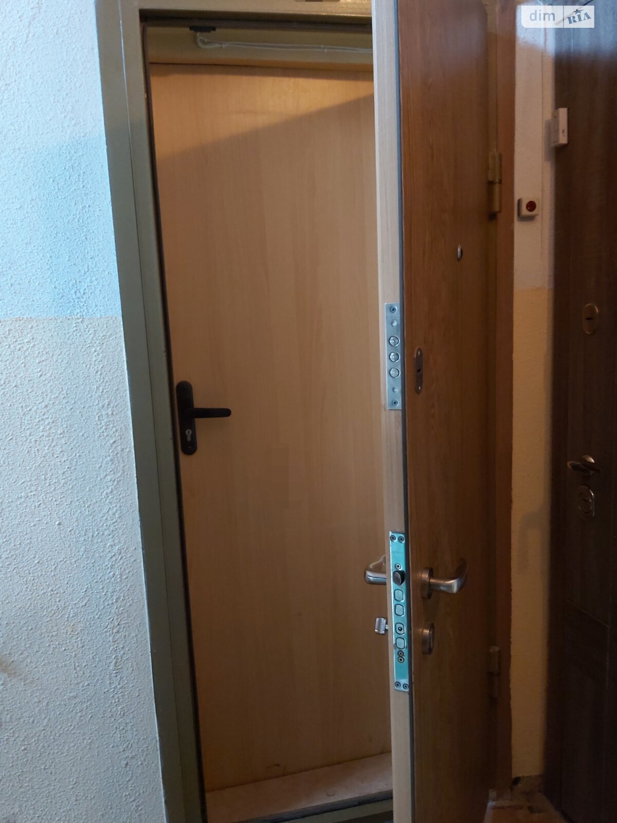 Продажа трехкомнатной квартиры в Харькове, на просп. Науки 64, район 5-ый микрорайон фото 1 Продажа трехкомнатной квартиры в Харькове, на просп. Науки 64, район 5-ый микрорайон фото 1