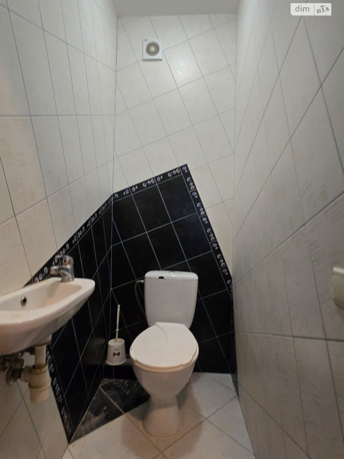 Продаж трикімнатної квартири в Харкові, на вул. Олексія Дерев'янка 56, кв. 11, район 6-ий мікрорайон фото 1 Продаж трикімнатної квартири в Харкові, на вул. Олексія Дерев'янка 56, кв. 11, район 6-ий мікрорайон фото 1