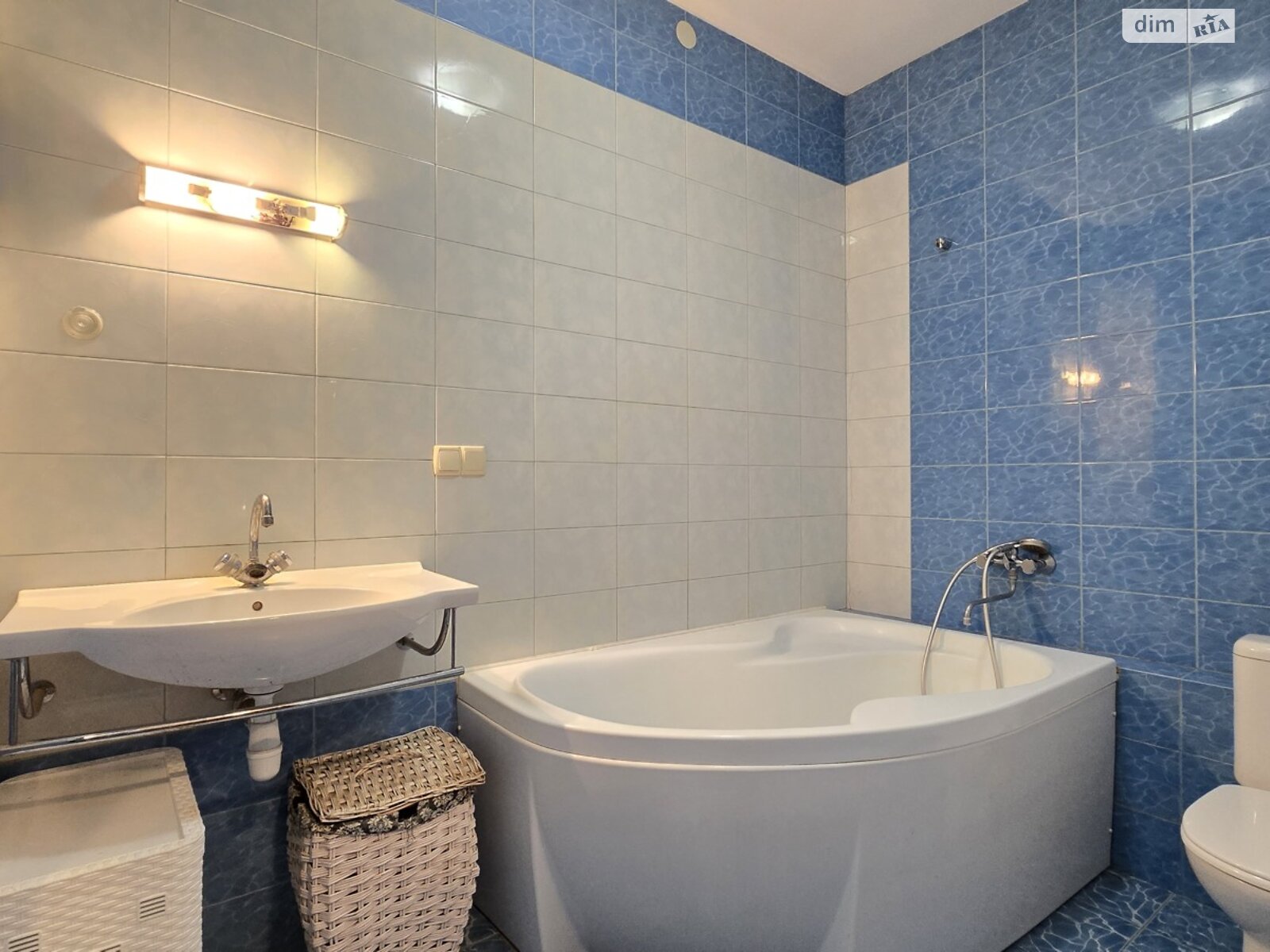 Продаж трикімнатної квартири в Харкові, на вул. Олексія Дерев'янка 56, кв. 11, район 6-ий мікрорайон фото 1 Продаж трикімнатної квартири в Харкові, на вул. Олексія Дерев'янка 56, кв. 11, район 6-ий мікрорайон фото 1
