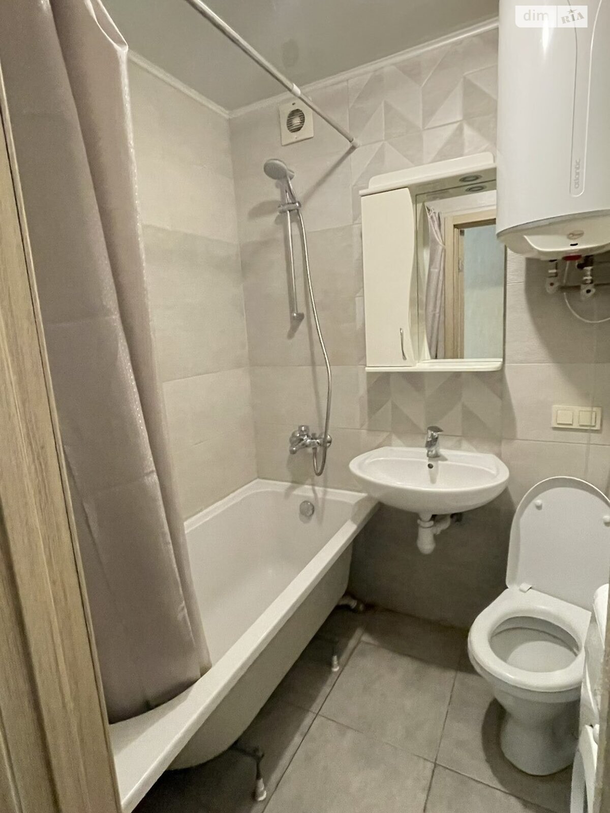 Продаж двокімнатної квартири в Харкові, на вул. Космонавтів 4, район 6-ий мікрорайон фото 1 Продаж двокімнатної квартири в Харкові, на вул. Космонавтів 4, район 6-ий мікрорайон фото 1
