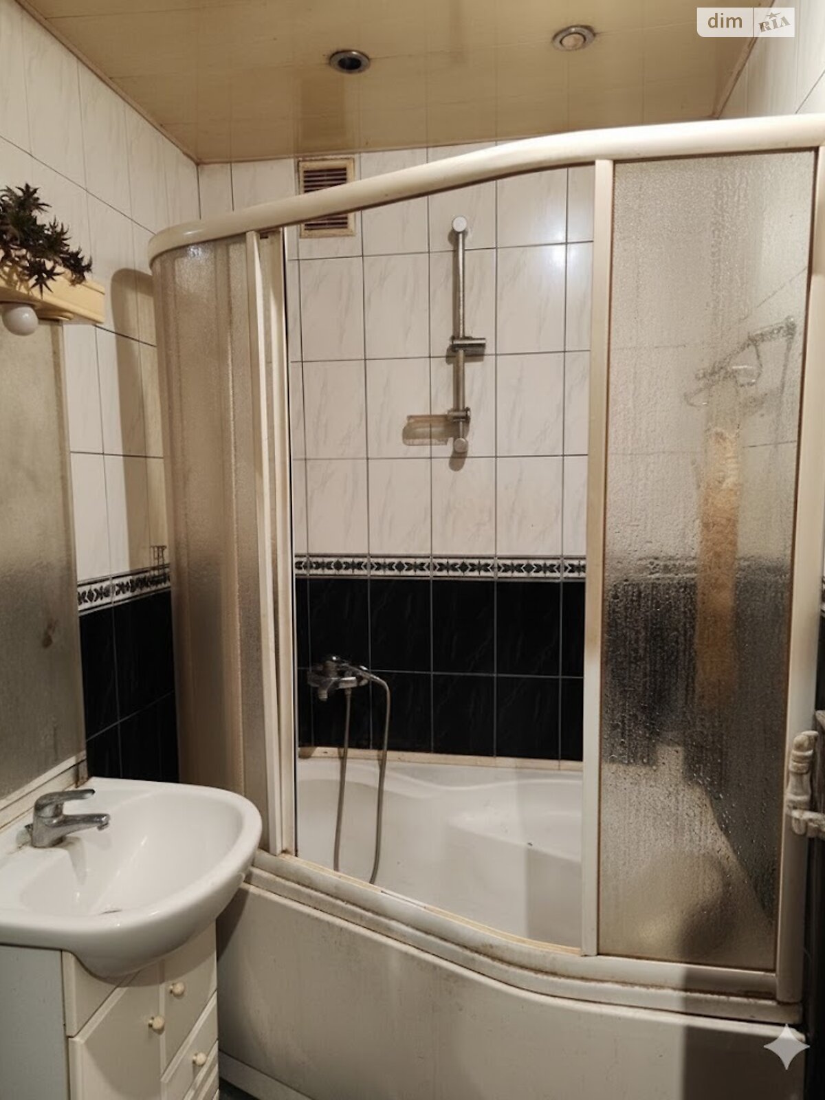 Продажа трехкомнатной квартиры в Харькове, на ул. Амосова 23, район 625-ый микрорайон фото 1 Продажа трехкомнатной квартиры в Харькове, на ул. Амосова 23, район 625-ый микрорайон фото 1