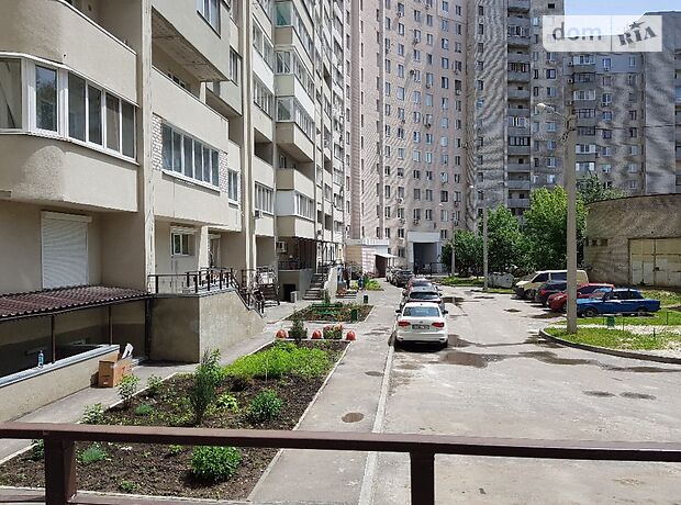 Продажа трехкомнатной квартиры в Харькове, на просп. Победы 59 район Алексеевка фото 1 Продажа трехкомнатной квартиры в Харькове, на просп. Победы 59 район Алексеевка фото 1