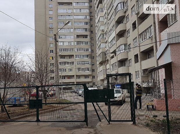 Продажа трехкомнатной квартиры в Харькове, на просп. Победы 59 район Алексеевка фото 1 Продажа трехкомнатной квартиры в Харькове, на просп. Победы 59 район Алексеевка фото 1
