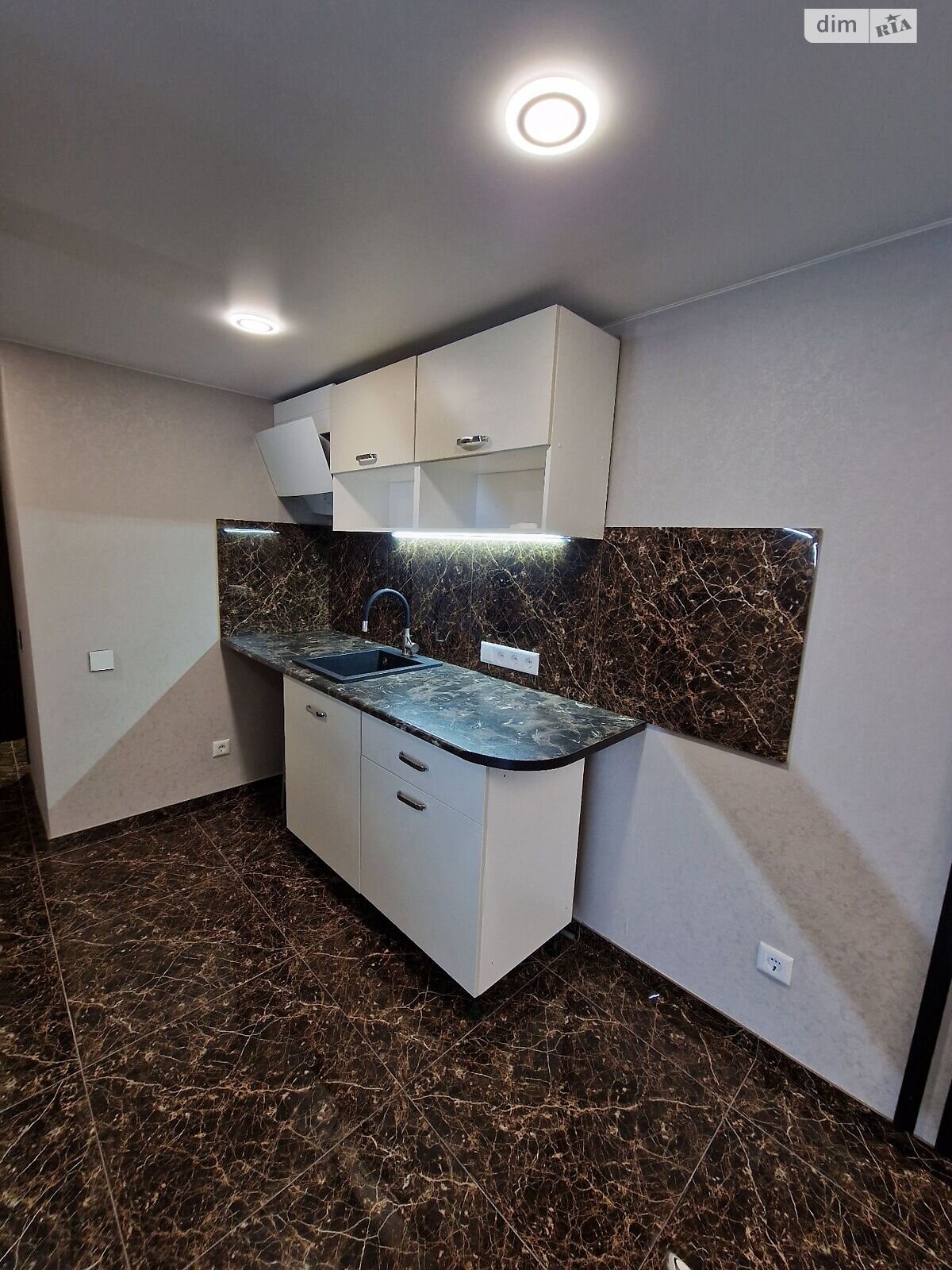 Продажа трехкомнатной квартиры в Харькове, на просп. Героев Харькова 118, фото 1 Продажа трехкомнатной квартиры в Харькове, на просп. Героев Харькова 118, фото 1